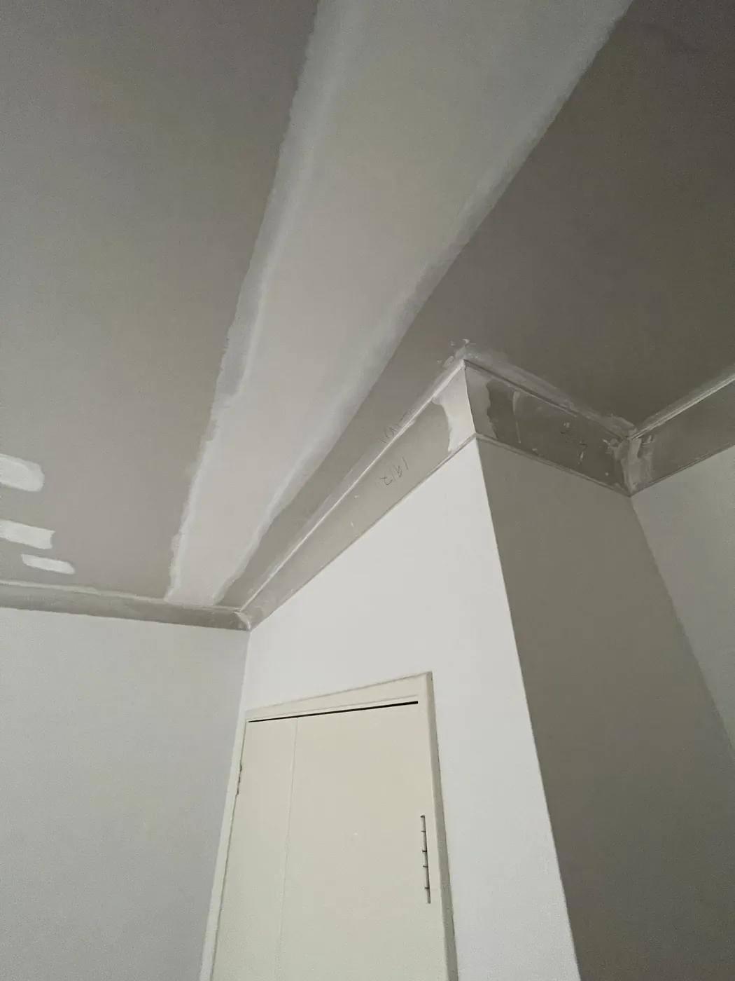 Ceiling corner and cornice detail in a Mandurah room refurbishment